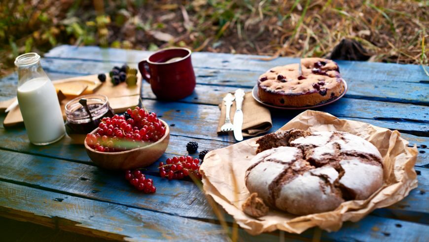 Salle à manger durable avec une nourriture fraîche et locale