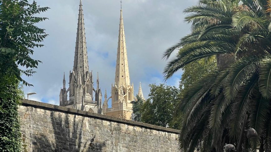 Spire de la cathédrale gothique de Bayonne