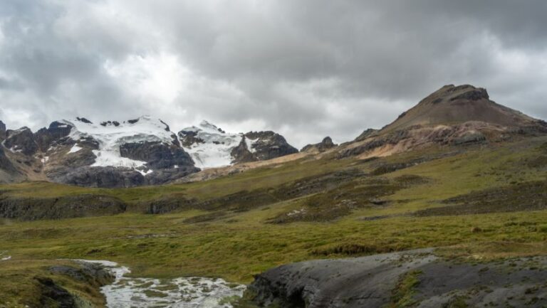 Comment le terrain volcanique change tout dans la randonnée en Islande