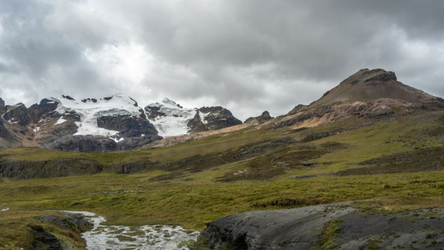 Comment le terrain volcanique change tout dans la randonnée en Islande