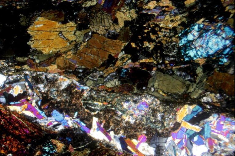 Des géoscientifiques se lancent dans une nouvelle exploration de l’hydrogène naturel suite à une percée