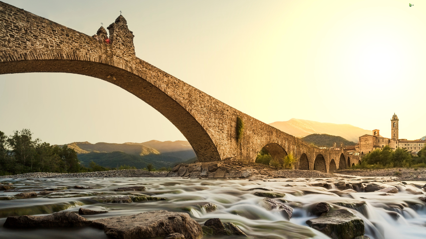 Le célèbre pont Bobbio, l'un des plus beaux villages d'Italie