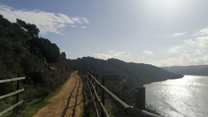 marcher le long du fleuve Guadiana