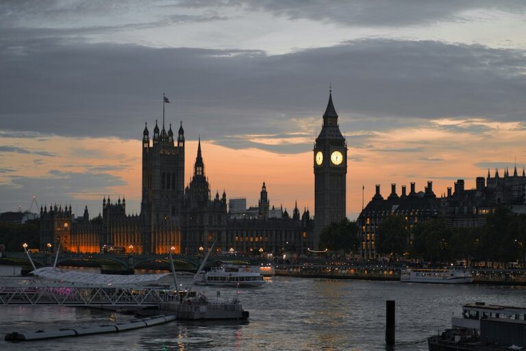 Le système britannique échoue à la fois à la nature et à la croissance économique, selon un rapport