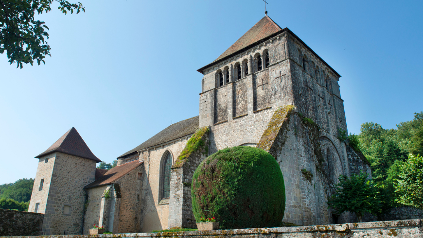 Église de Moutier-d'Ahun Église romane dans la Creuse, France