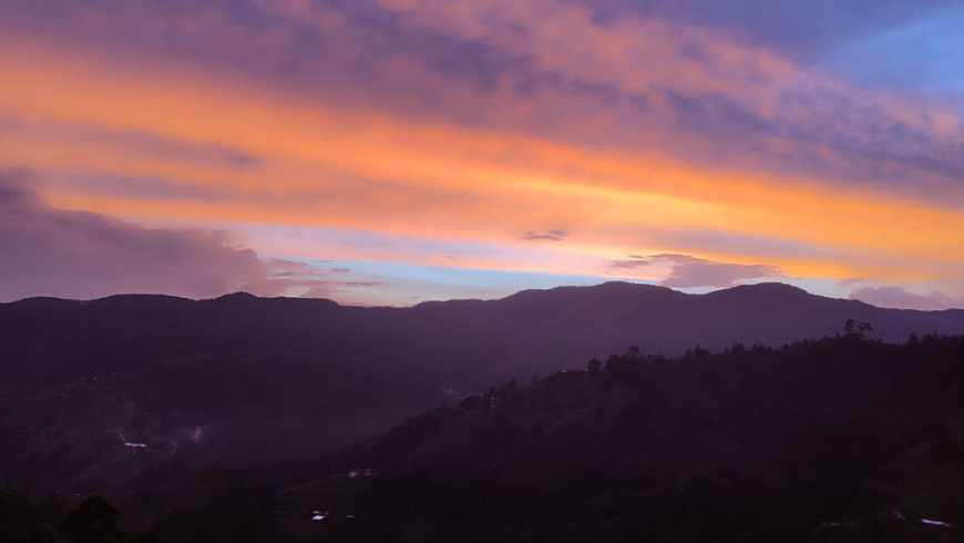coucher de soleil sur le paysage naturel d'Almaloca, Colombie