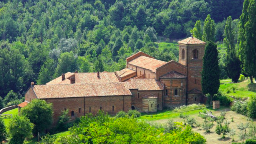 Vue de l'abbaye de Vezzolano, Italie 