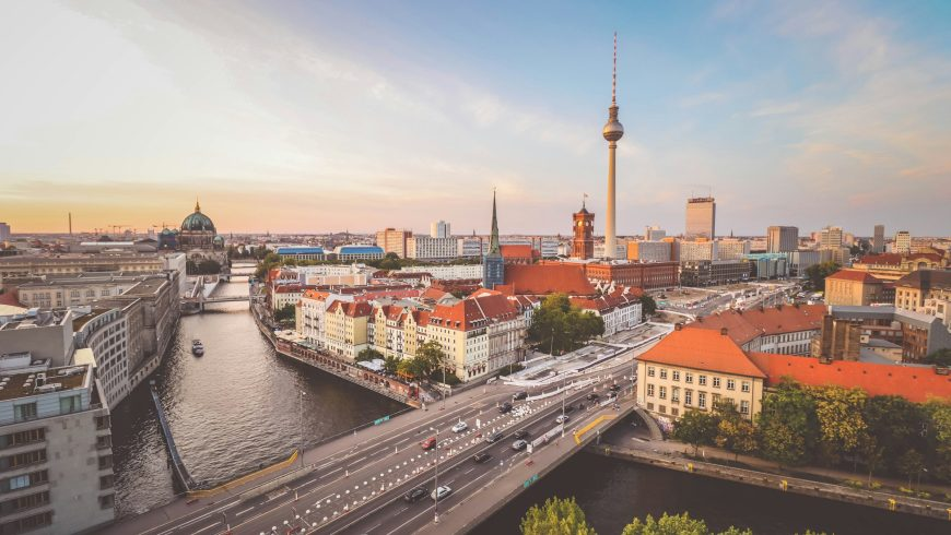 Voyage durable à Berlin : tour panoramique et rivière Spree au coucher du soleil.