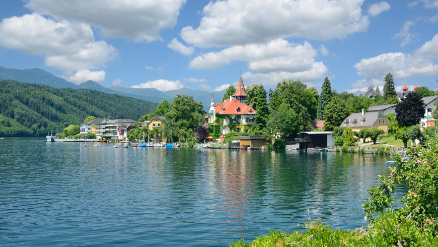 Millstatt am See, Carinthie : vue sur le lac et le paysage environnant.