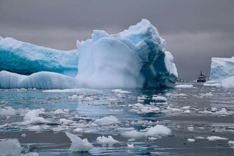 La banquise de l’Antarctique a résisté au réchauffement climatique pendant des décennies – aujourd’hui, la chaleur cachée des océans est en train de percer