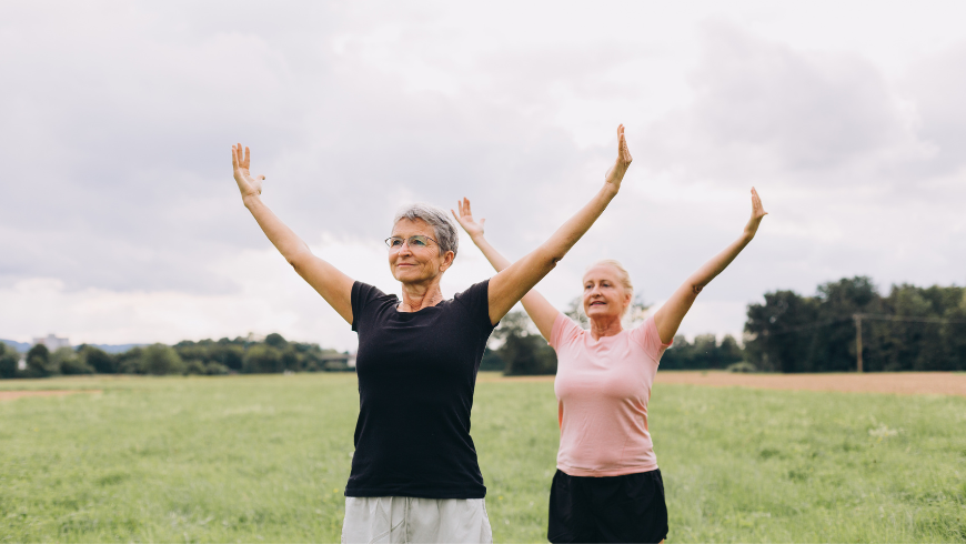 femmes pratiquant le Tai Chi Chuan, ralentissant et respirant