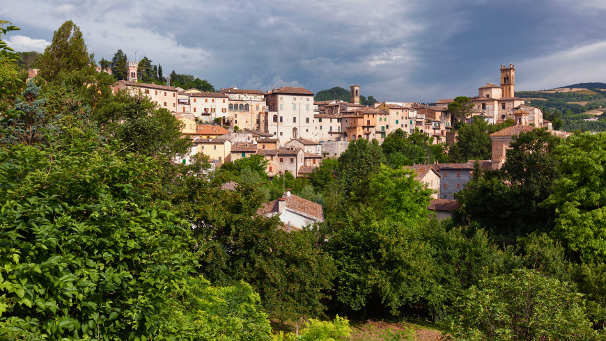 Le village de Pergola, région des Marches