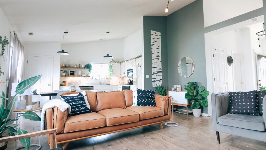 Appartement minimaliste et respectueux de l'environnement avec lumière naturelle et design intérieur durable
