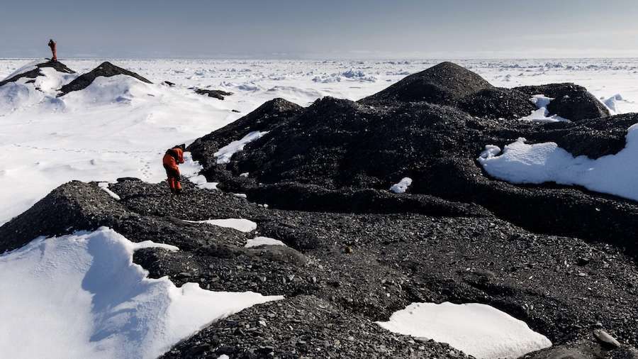 Retreating glaciers increase iceberg sightings and reshape deep-sea habitats
