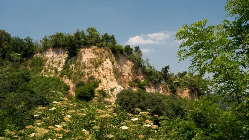 Rocche del Roero, ravins sablonneux avec sentiers et fossiles