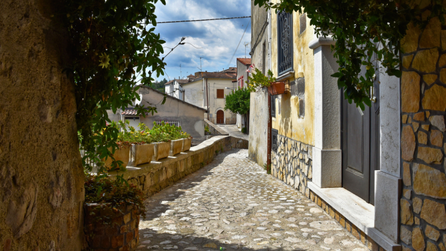 Le village de Caiazzo dans la Moyenne Vallée du Volturno
