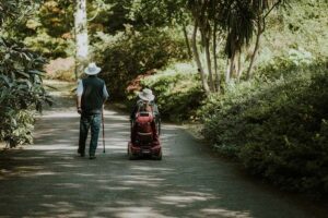 Trois façons dont l’action climatique peut être plus inclusive pour 1,3 milliard de personnes handicapées