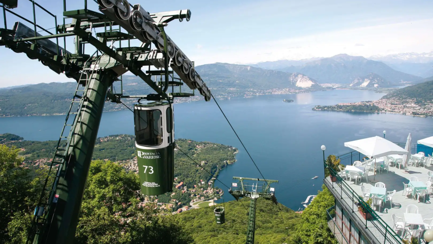 Téléphérique jusqu'à Sasso del Ferro surplombant le lac Majeur près de Laveno-Mombello
