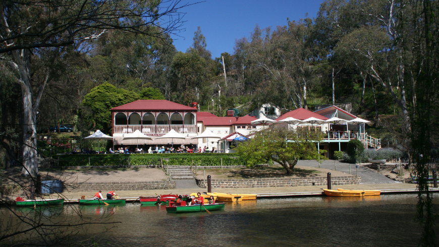 Hangar à bateaux de Studley Park sur la rivière Yarra