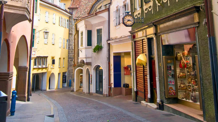 Le centre historique de Merano, entre arcades, boutiques et charme d'Europe centrale