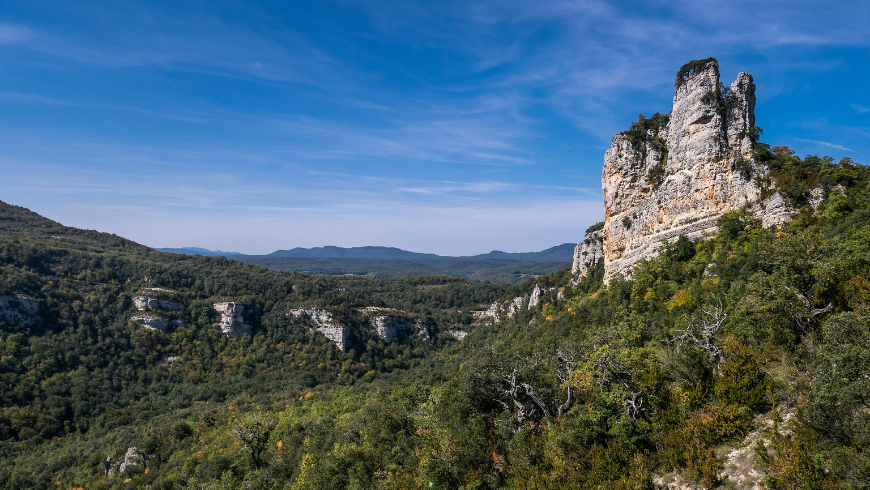 vue sur le parc naturel d'Izki et les montagnes calcaires