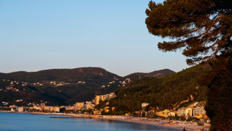 Spotorno sans voiture : conseils pour vos vacances lentes en Ligurie