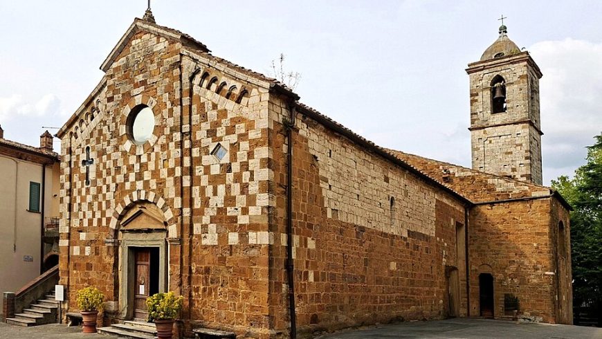 Façade de l'église des Saints Pierre et André de Trequanda