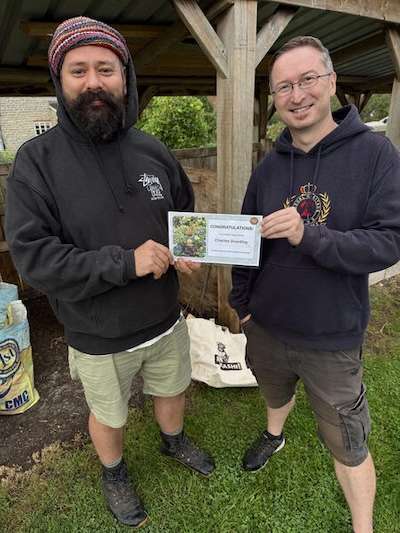 Adam Swan et Daniel Tyrkiel du laboratoire d'écologie des sols