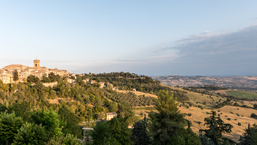 Vue de Recanati, une étape incontournable de nos itinéraires dans le parc Conero.