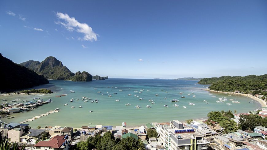 Ville et baie d'El Nido dans le nord de Palawan