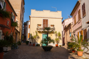 Les villages du Conero : 7 lieux à découvrir lentement entre mer et collines