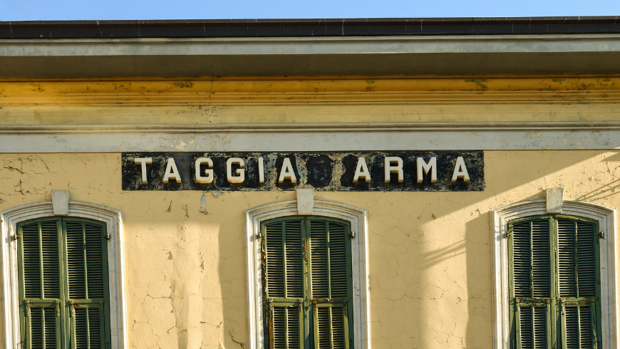 Taggia Arma, détail d'un bâtiment historique à Arma di Taggia (Imperia)